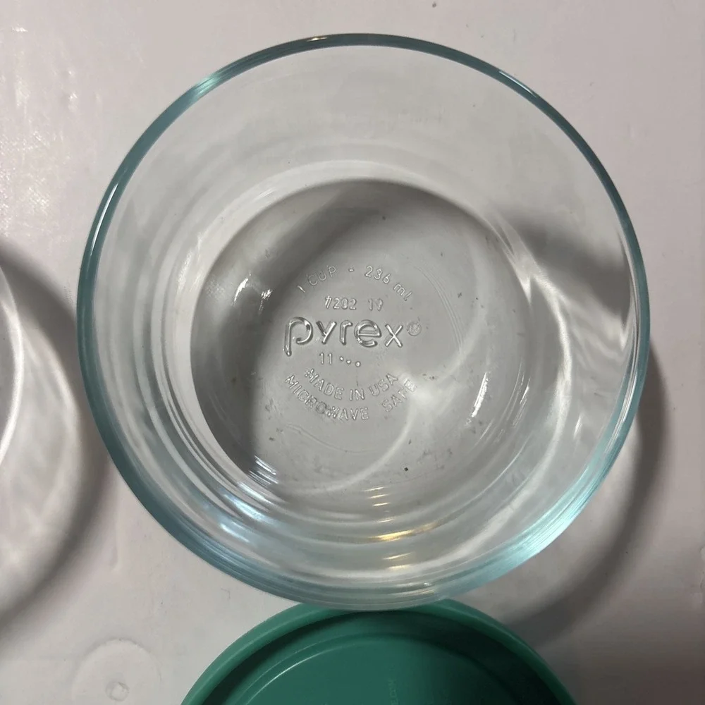 Pyrex Lot Of 2 7202 1 Cup Green Tinted Glass Bowls & Green Lids EUC